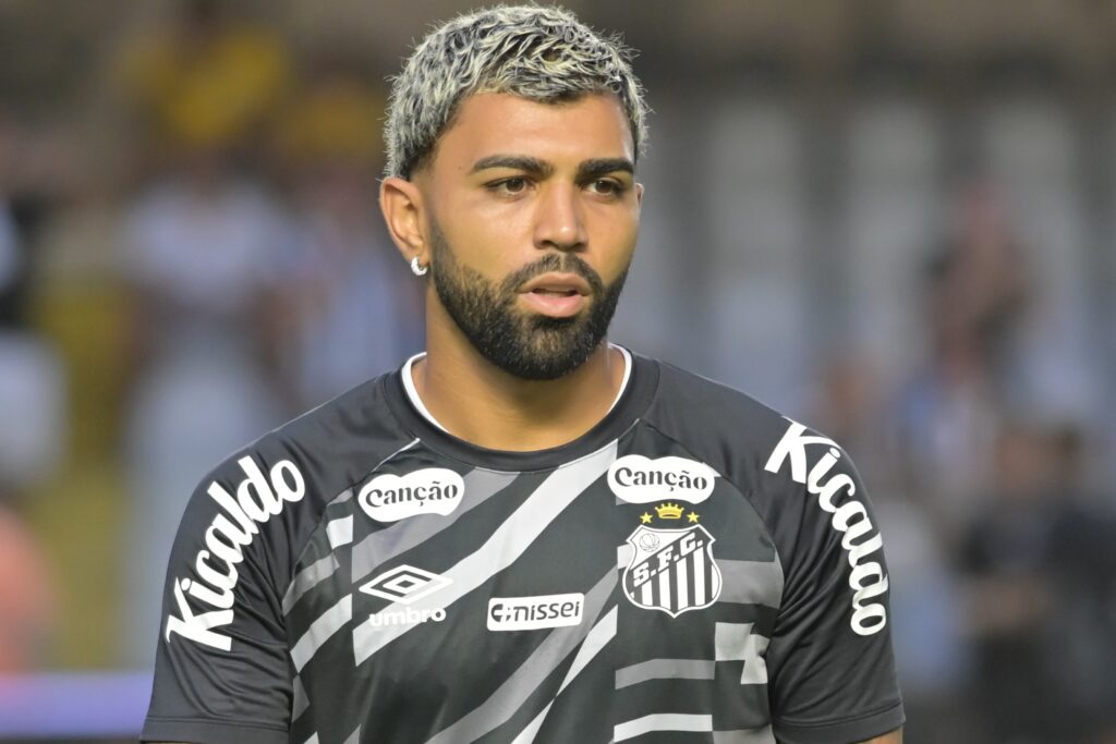 Gabigol Passa por Procedimento no Púbis e Pode Jogar Contra o Remo Gabigol Passa por Procedimento no Púbis e Pode Jogar Contra o Remo