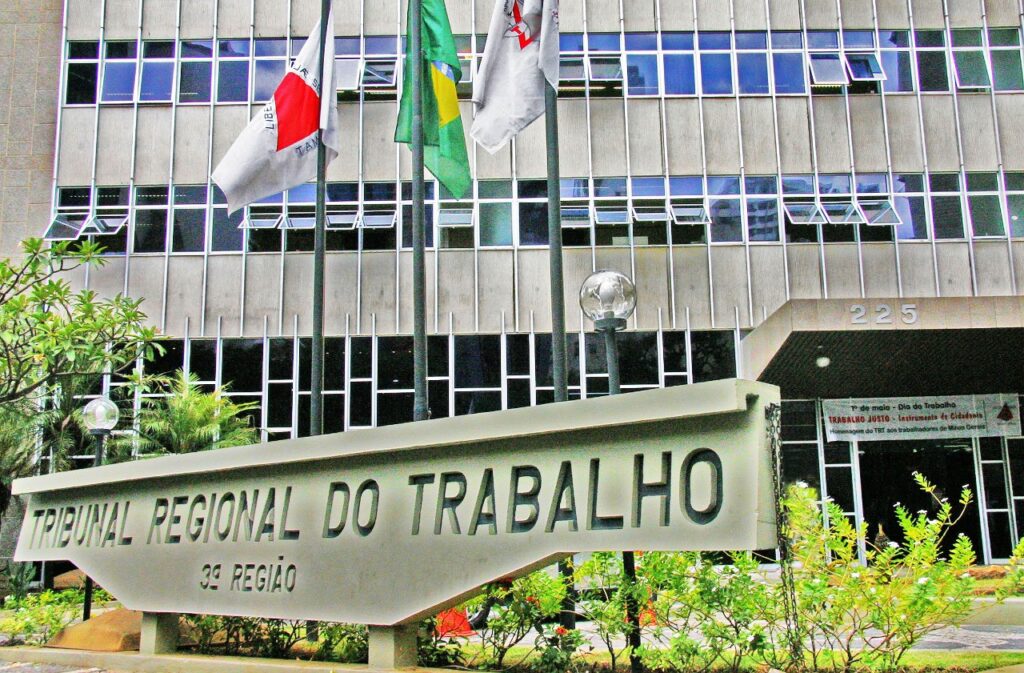 Motorista Demitido Após Reclamações no WhatsApp Garante Indenização