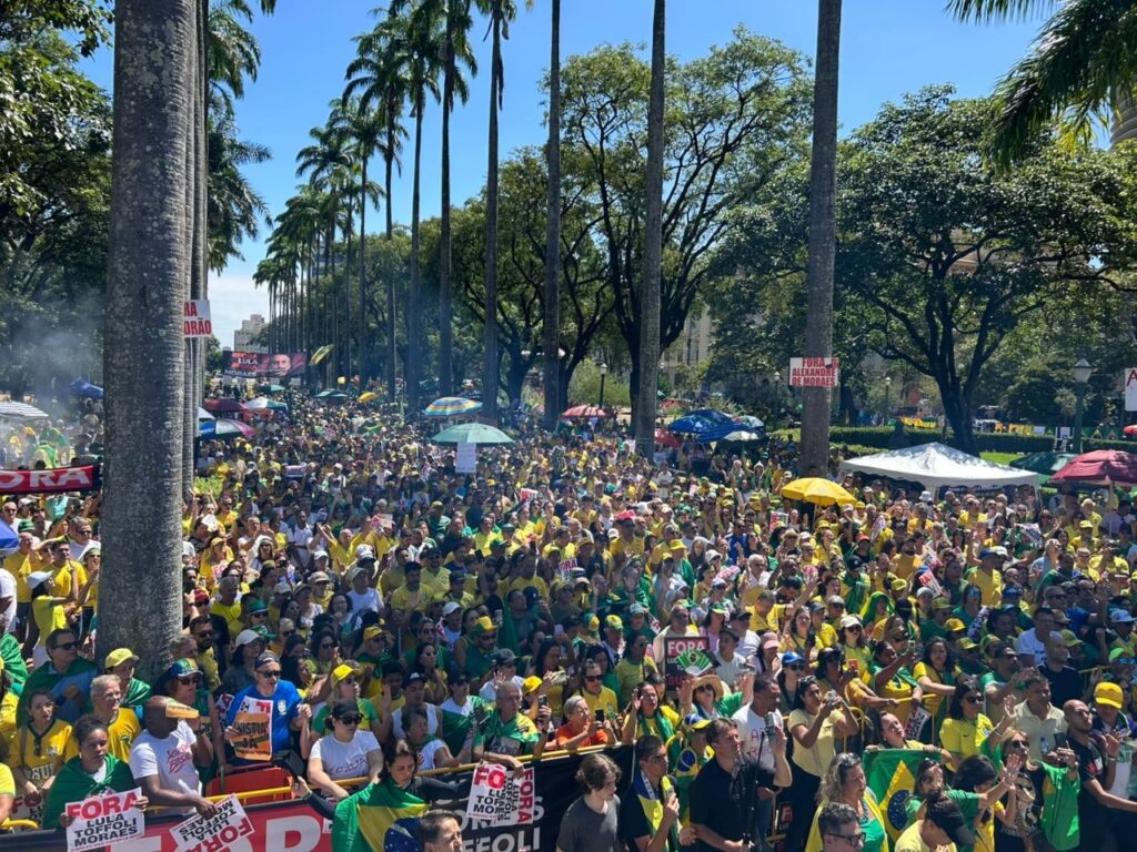 Protesto em Belo Horizonte contra Lula e Ministros do STF