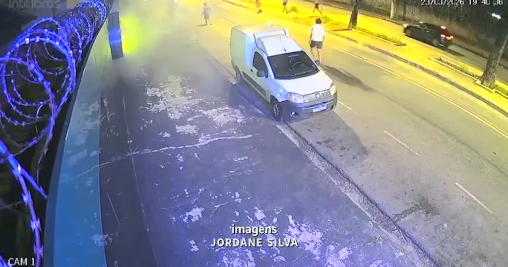 Roubo de Carro em Belo Horizonte Termina em Acidente e Incêndio Roubo de Carro em Belo Horizonte Termina em Acidente e Incêndio