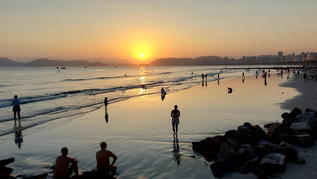 Sol Retorna ao Sudeste, Mas Temporais Persistem no Norte e em Minas e Espírito Santo Sol Retorna ao Sudeste, Mas Temporais Persistem no Norte e em Minas e Espírito Santo