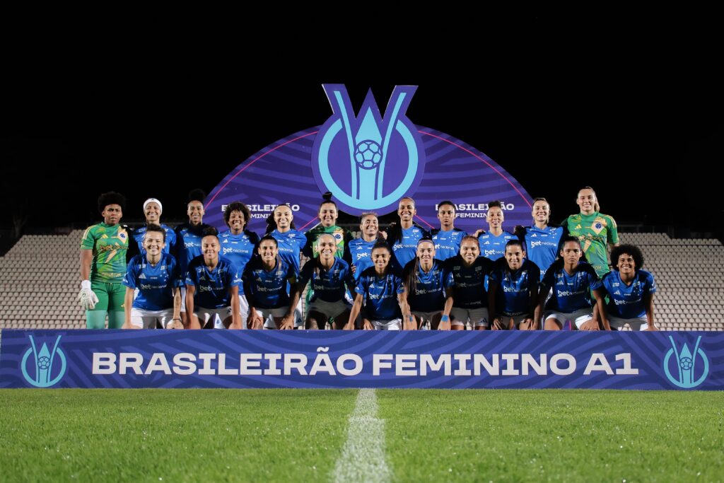 Zagueira do Cruzeiro Retorna ao Futebol Após Dois Anos de Cuidados com a Saúde Mental