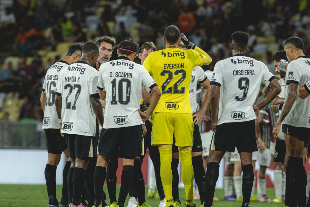 Atlético-MG Enfrenta Desafio Triplo e Define Prioridades nas Competições