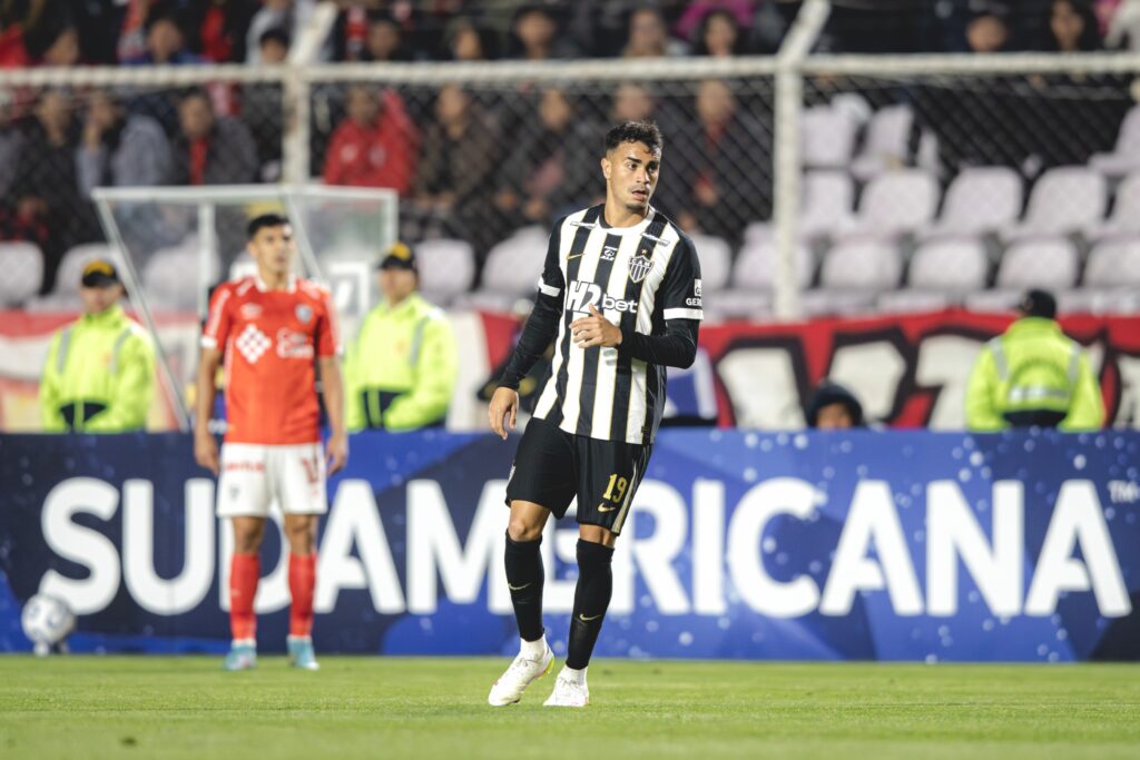 Atlético-MG Não Aproveita Oportunidade e Permanece na Lanterna da Sul-Americana