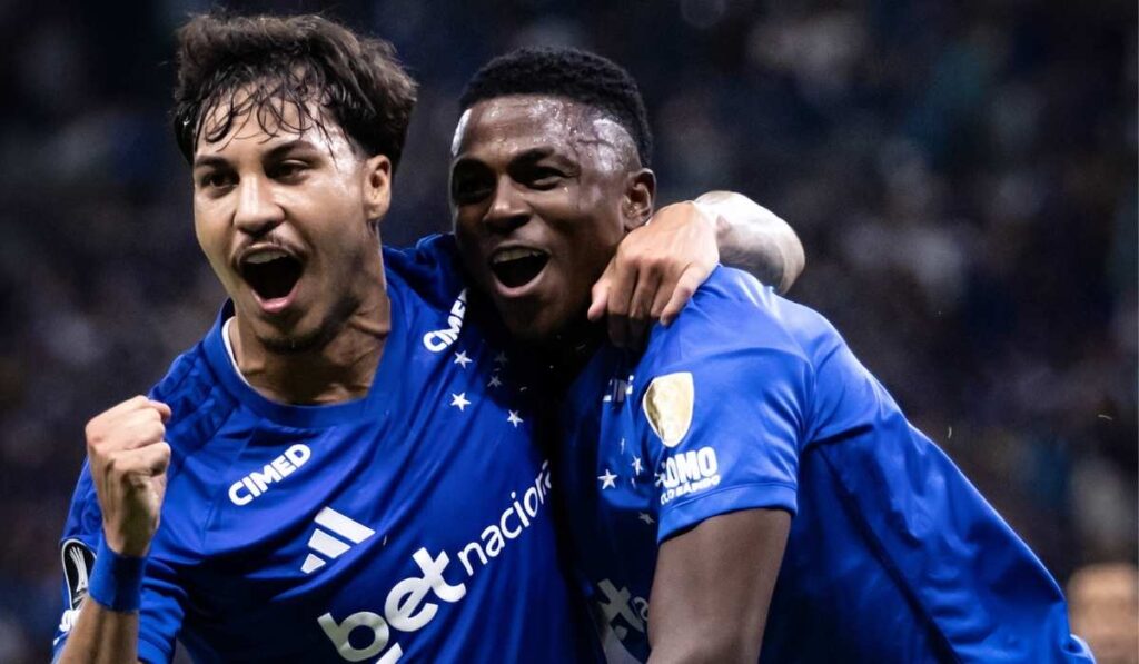 Clássico Mineiro: Cruzeiro em clima de festa enfrenta Atlético-MG em momento crítico