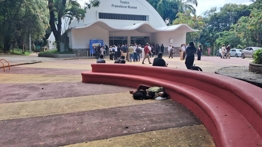 Damião triplica passagens para moradores de rua em BH, mas desafios permanecem
