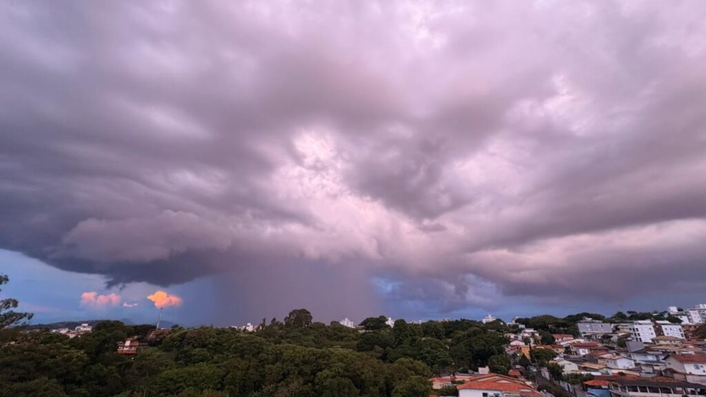 Defesa Civil de BH Emite Alertas de Granizo e Chuvas Intensas | Prepare-se Defesa Civil de BH Emite Alertas de Granizo e Chuvas Intensas | Prepare-se