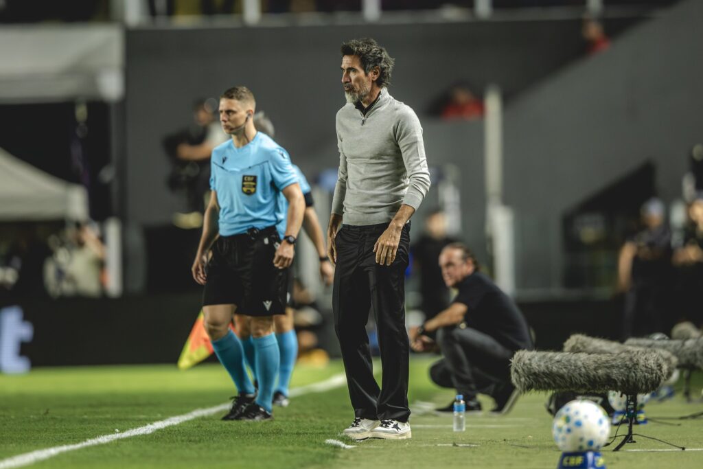 Eduardo Domínguez Enfatiza Urgência e Revela Desafios do Atlético-MG