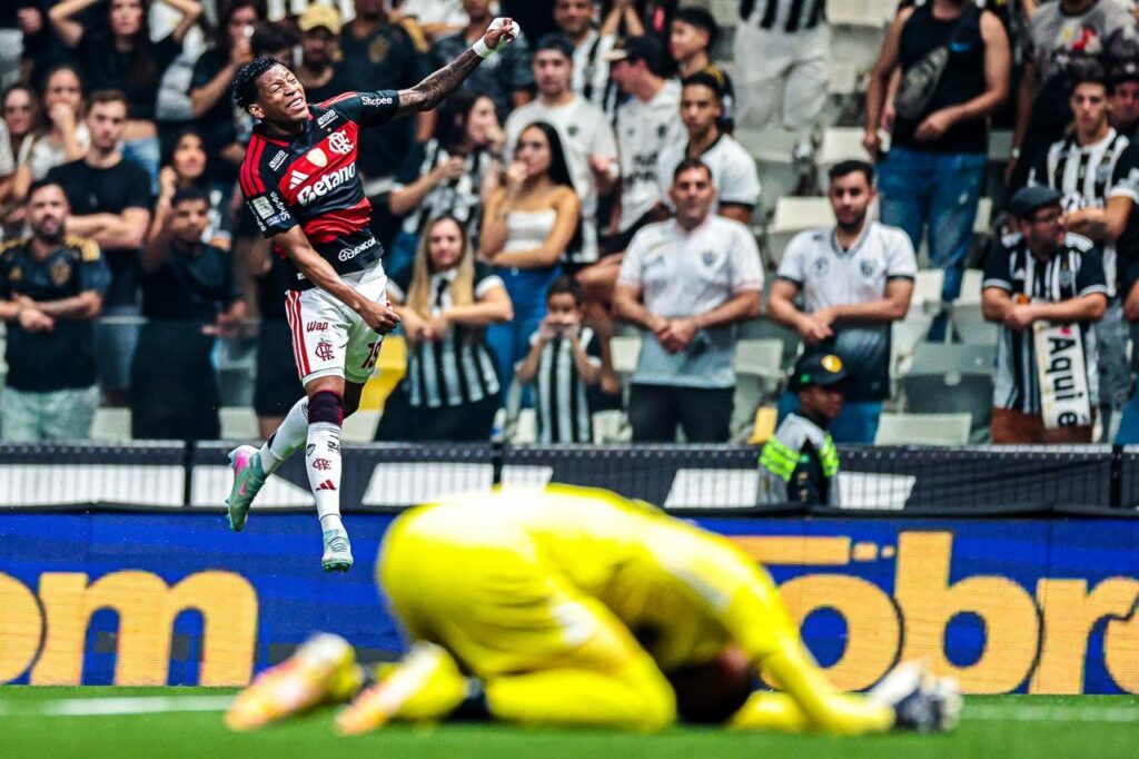 Flamengo Brilha com Goleada sobre Atlético-MG e Se Consolida na Vice-liderança Flamengo Brilha com Goleada sobre Atlético-MG e Se Consolida na Vice-liderança
