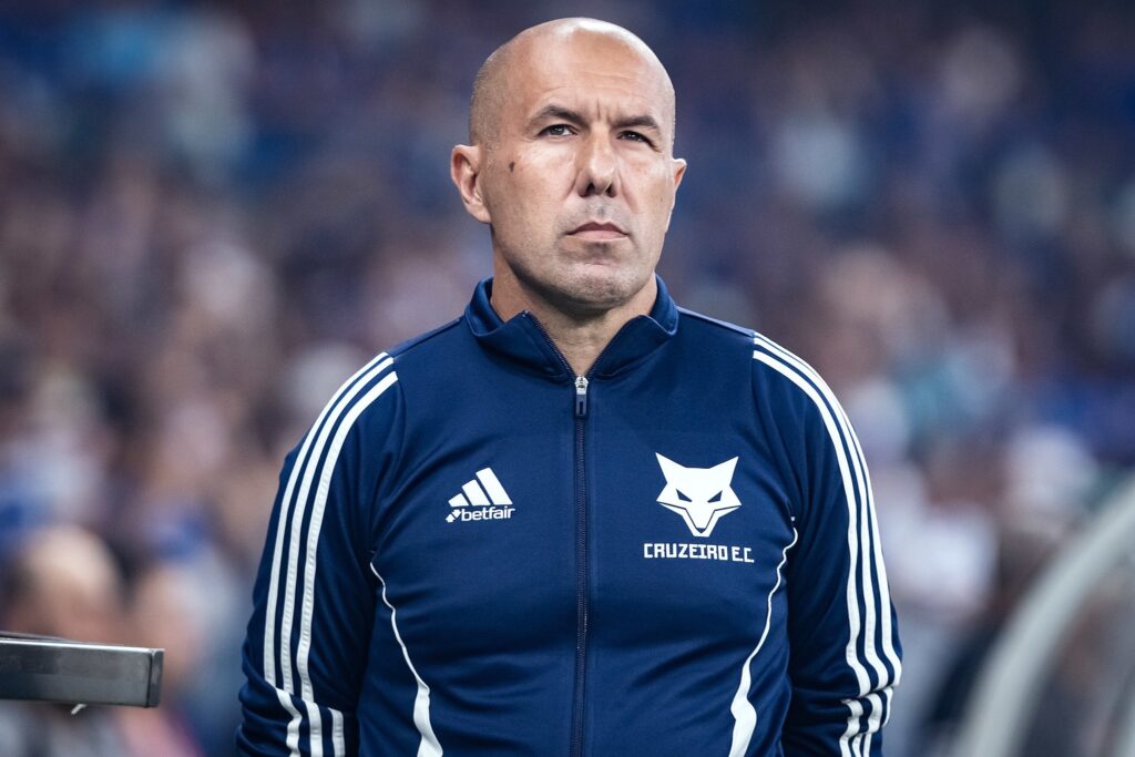 Jardim Retorna a Belo Horizonte em Alta pelo Flamengo para Enfrentar Rival Clássico Jardim Retorna a Belo Horizonte em Alta pelo Flamengo para Enfrentar Rival Clássico