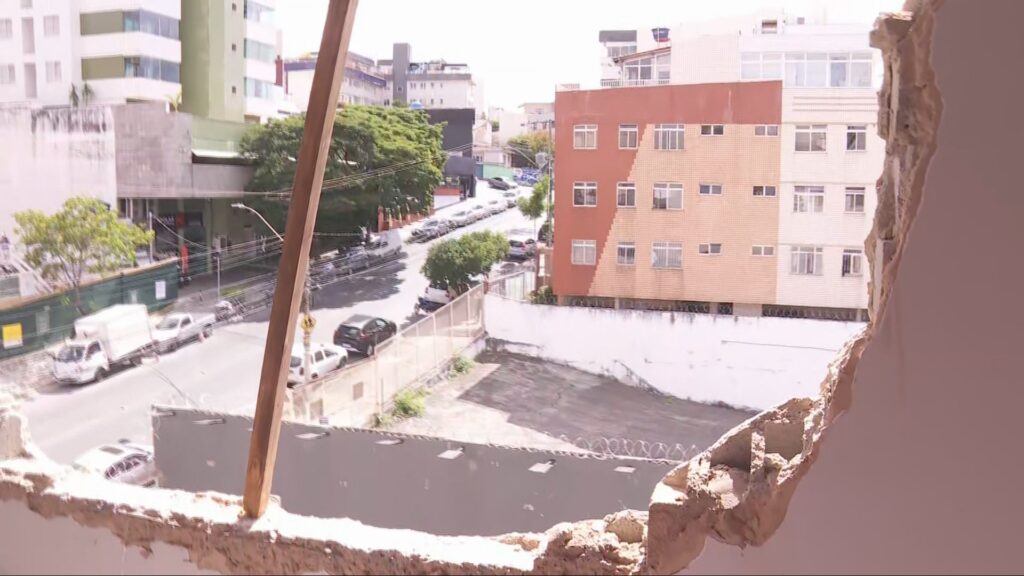 Destruição em Apartamento de BH: Veja os Estragos Após Acidente Aéreo Destruição em Apartamento de BH: Veja os Estragos Após Acidente Aéreo