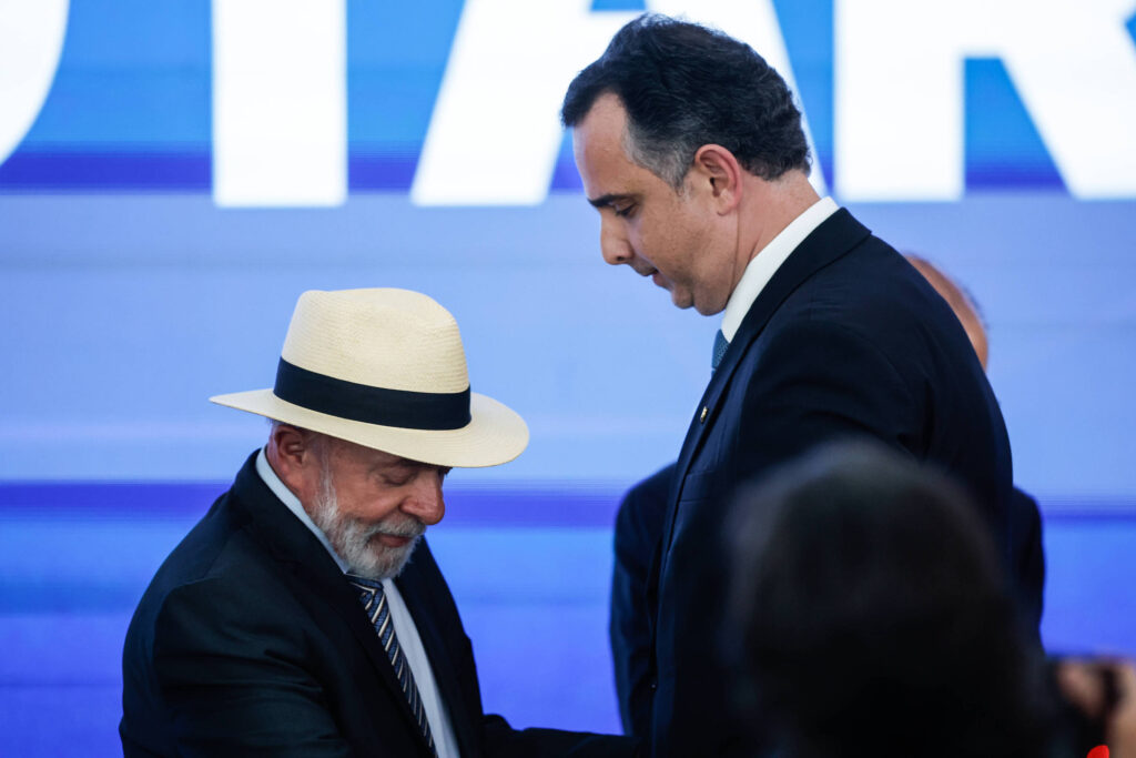 PT Busca Aliança com Alexandre Kalil para Fortalecer Palanque de Lula em Minas Gerais