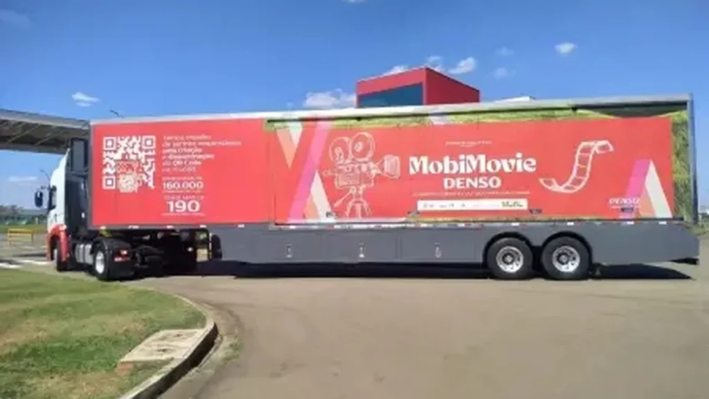 MobiMovie DENSO leva cinema gratuito a Minas Gerais com carreta itinerante