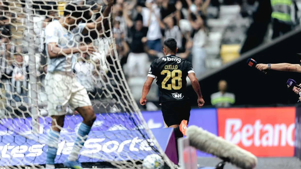 Atlético Mineiro domina e goleia Grêmio por 3 a 0 em Belo Horizonte