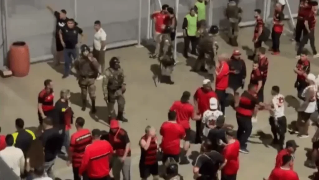 Confusão no Mineirão: Flamengo agradece PM de Minas Gerais após confronto com torcedores Confusão no Mineirão: Flamengo agradece PM de Minas Gerais após confronto com torcedores