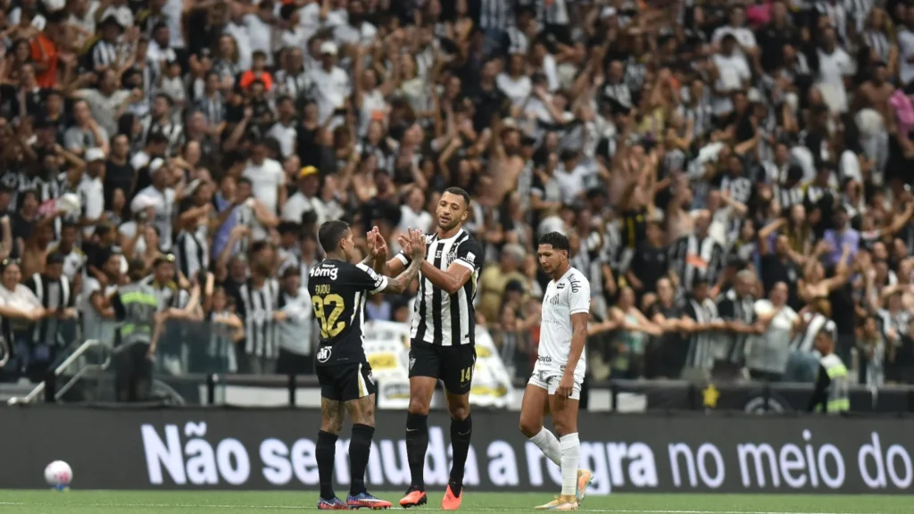 Atlético surpreende Santos com gol de bicicleta e avança confiante para semifinal da Sul-Americana