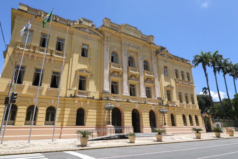 Pernambuco Anuncia Ponto Facultativo para o Natal e Réveillon Pernambuco Anuncia Ponto Facultativo para o Natal e Réveillon