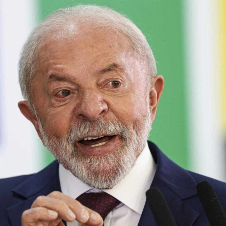 A Iminente Visita de Lula ao Galo da Madrugada: Um Teste para Sua Estratégia Política A Iminente Visita de Lula ao Galo da Madrugada: Um Teste para Sua Estratégia Política