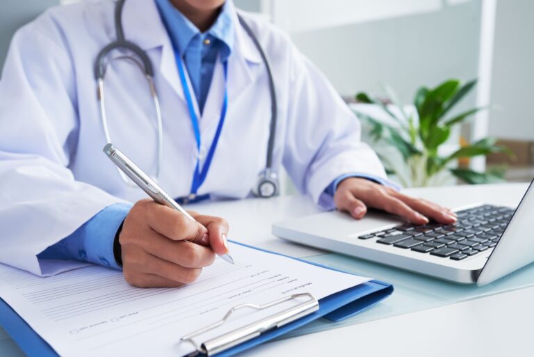Desempenho Insatisfatório nos Cursos de Medicina: 30% reprovados no Enamed