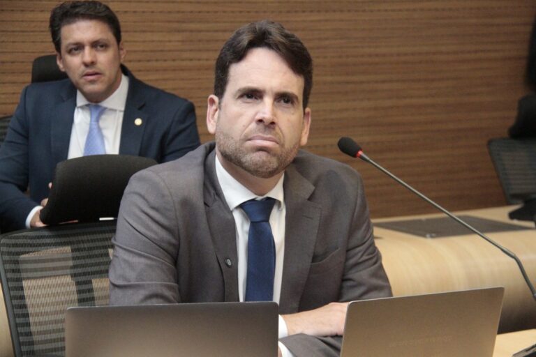 Eduardo Moura Propõe Certificação para Estabelecimentos que Vendem Bebidas Alcoólicas em Recife Eduardo Moura Propõe Certificação para Estabelecimentos que Vendem Bebidas Alcoólicas em Recife