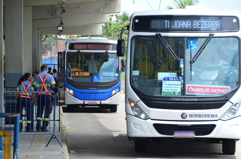 Justiça Suspende Reajuste de 4,46% na Tarifa de Ônibus do Grande Recife Justiça Suspende Reajuste de 4,46% na Tarifa de Ônibus do Grande Recife