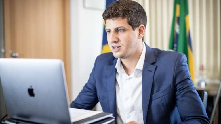 MPPE Recebe Denúncia do Simpere sobre Atraso no 1/3 de Férias dos Professores do Recife MPPE Recebe Denúncia do Simpere sobre Atraso no 1/3 de Férias dos Professores do Recife