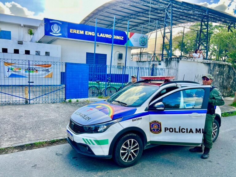 Patrulha Escolar da PMPE Aumenta Policiamento em 300% nas Escolas de Pernambuco Patrulha Escolar da PMPE Aumenta Policiamento em 300% nas Escolas de Pernambuco