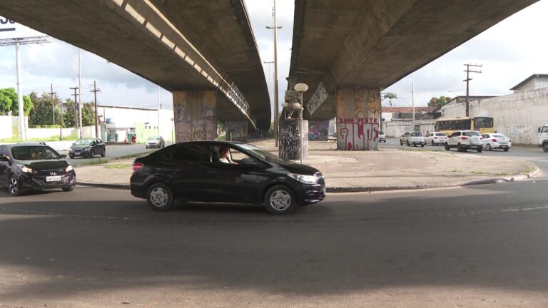 Policial Rodoviário é Atingido por Carro e Cai de Viaduto em Ação Contra Foragido
