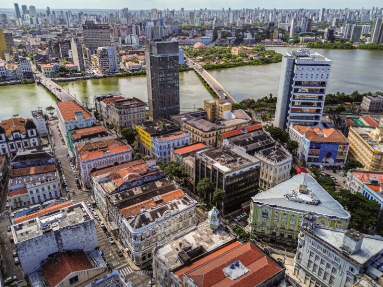 Revitalização do Bairro do Recife: O Crescimento de Novos Negócios na Região Revitalização do Bairro do Recife: O Crescimento de Novos Negócios na Região