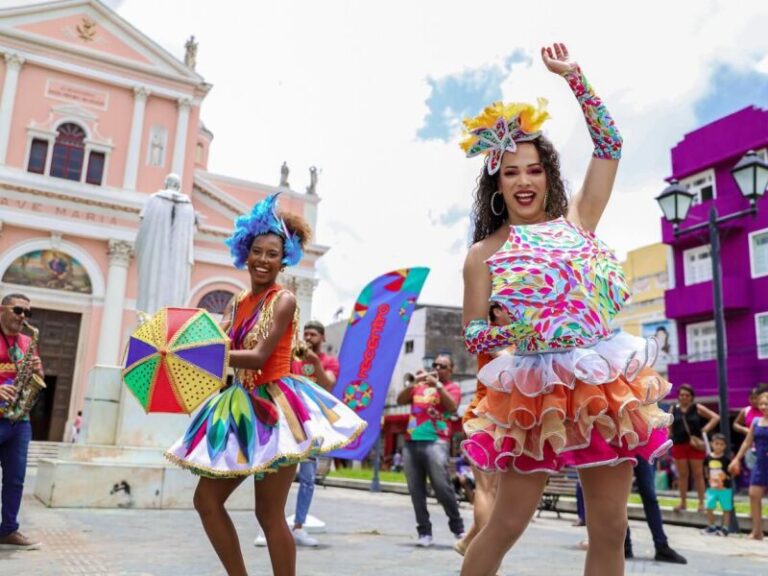 Blitz do Carnaval do Recife: uma experiência cinematográfica inspirada em ‘O Agente Secreto’ Blitz do Carnaval do Recife: uma experiência cinematográfica inspirada em 'O Agente Secreto'