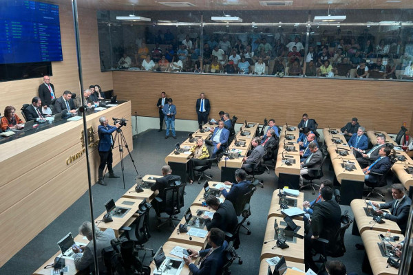 Câmara do Recife Rejeita Impeachment de João Campos: 25 Votos Contra e 9 a Favor Câmara do Recife Rejeita Impeachment de João Campos: 25 Votos Contra e 9 a Favor