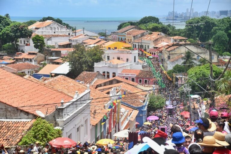 Movimentação de R$ 10,8 bilhões no Carnaval: Impacto na Economia de Pernambuco