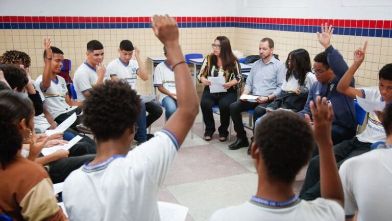 Pernambuco Convoca 727 Psicólogos para Fortalecer a Saúde Mental nas Escolas