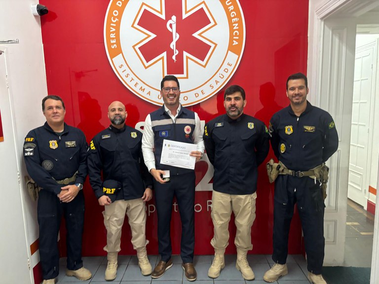 PRF Reconhece Coordenador do SAMU pela Colaboração em Recife PRF Reconhece Coordenador do SAMU pela Colaboração em Recife