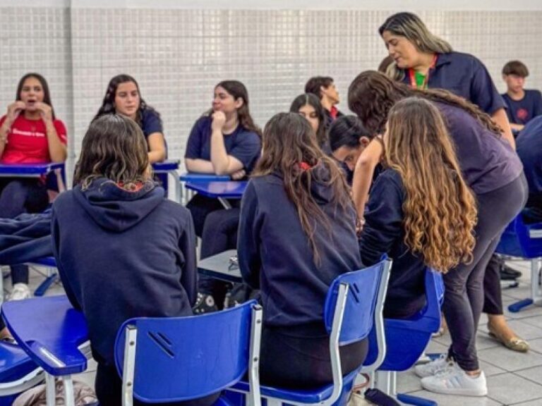 Um Ano Sem Celulares: Impactos da Lei nas Escolas