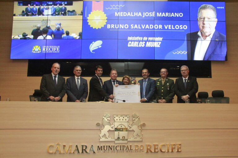Câmara Municipal de Recife Concede Medalha de Mérito a Bruno Veloso, Presidente da Fiepe Câmara Municipal de Recife Concede Medalha de Mérito a Bruno Veloso, Presidente da Fiepe