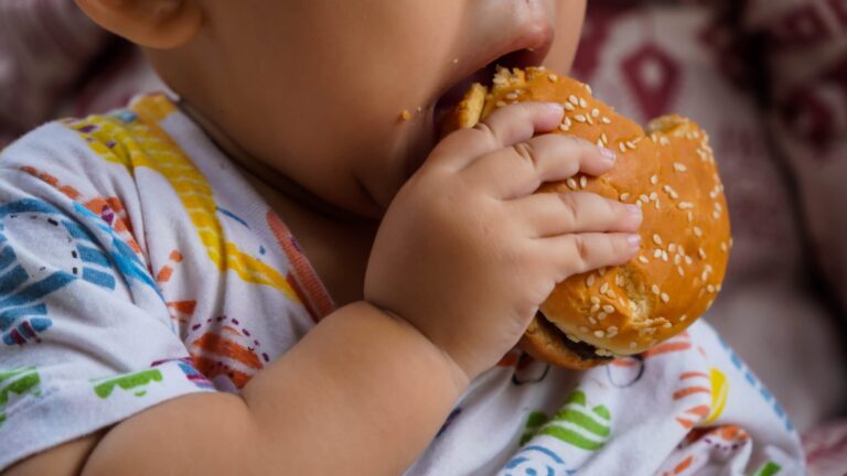 Crescimento Alarmante: 20% de Crianças e Adolescentes Sofrem de Sobrepeso ou Obesidade