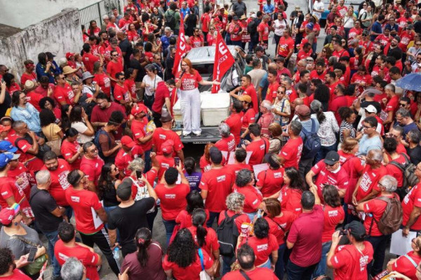 Educação em Pernambuco: Trabalhadores anunciam paralisação e protestos em escolas Educação em Pernambuco: Trabalhadores anunciam paralisação e protestos em escolas
