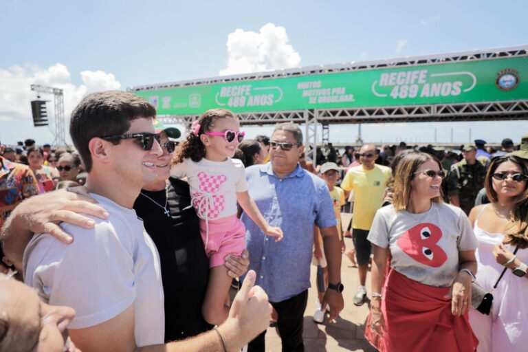 Esquadrilha da Fumaça Encanta o Recife com Espetáculo Aéreo Inesquecível