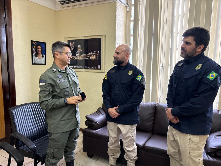 Fortalecendo Laços: PRF Visita Comandante da PMPE em Recife Fortalecendo Laços: PRF Visita Comandante da PMPE em Recife