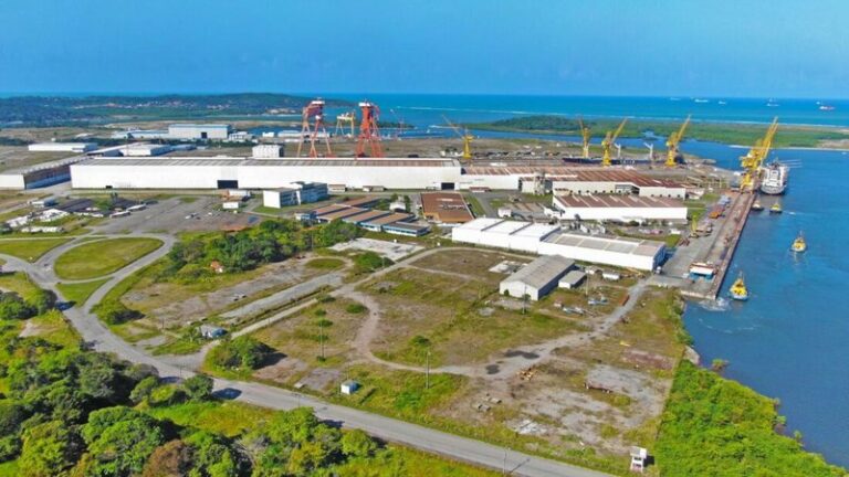 Impacto da Chegada dos Equipamentos da APM Terminals na Economia e Política de Pernambuco Impacto da Chegada dos Equipamentos da APM Terminals na Economia e Política de Pernambuco