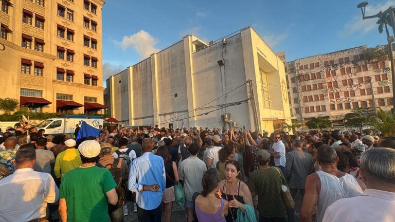 Praça Castro Alves Ganha Estátua em Homenagem a Moraes Moreira: O Legado Continua Vivo