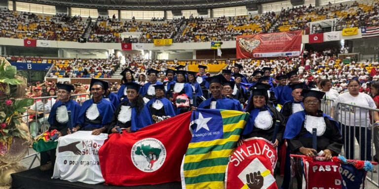 Recife Celebra Conquista de 30 Mil Alfabetizados em Programa Educacional