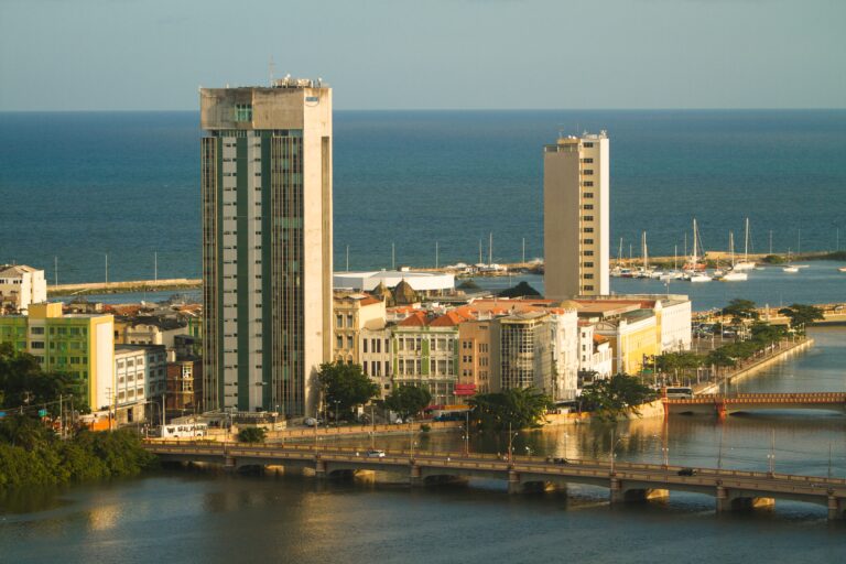 Recife Oferece 10 Mil Vagas em Cursos Gratuitos de IA e Computação em Nuvem