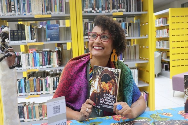 Cultura de Pernambuco ganha destaque com lançamento de livro sobre ancestralidade no teatro Cultura de Pernambuco ganha destaque com lançamento de livro sobre ancestralidade no teatro