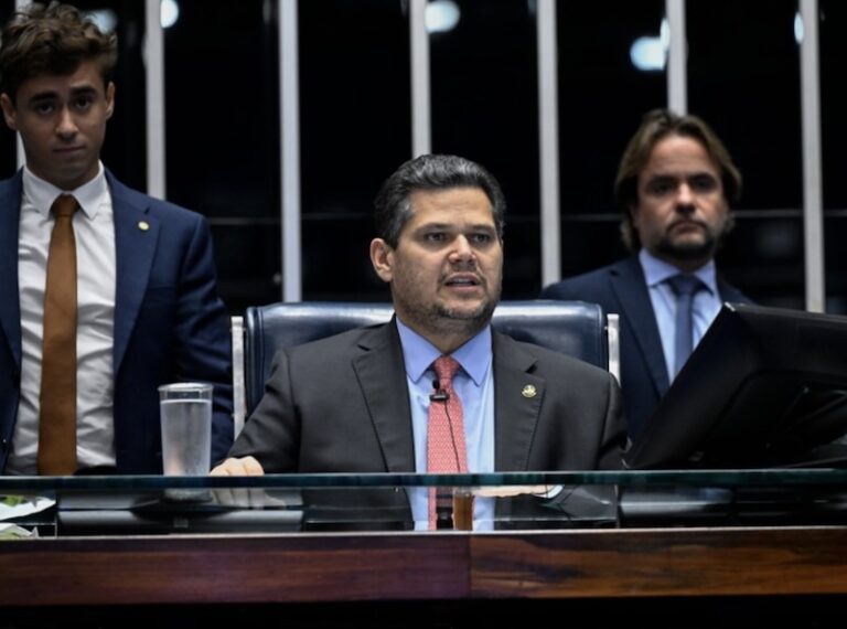 Governo Enfrenta Desafios com Possível Derrubada do Veto de Lula