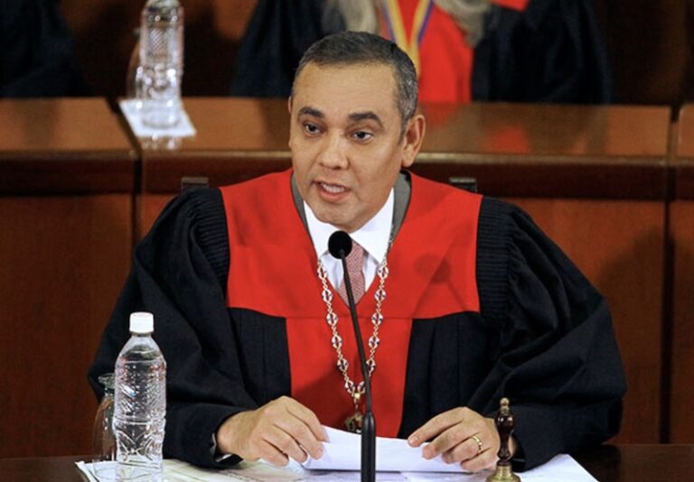 Mudanças na Venezuela: Oito Ministros do Supremo Afastados em Faxina Política Mudanças na Venezuela: Oito Ministros do Supremo Afastados em Faxina Política