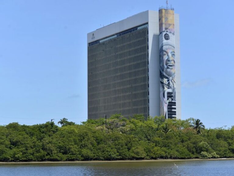 Recife Anuncia Ponto Facultativo na Véspera do Feriado de Tiradentes Recife Anuncia Ponto Facultativo na Véspera do Feriado de Tiradentes