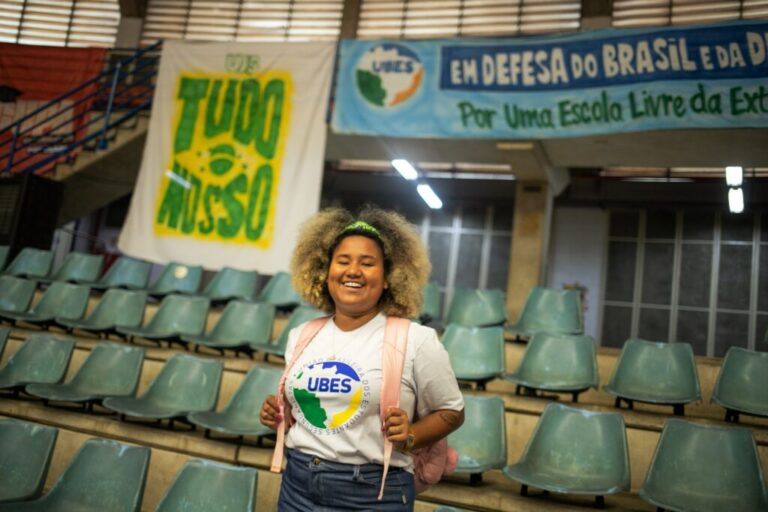 Roberta Pontes: Nova Presidenta da UBES e Defensora da Democracia nas Escolas