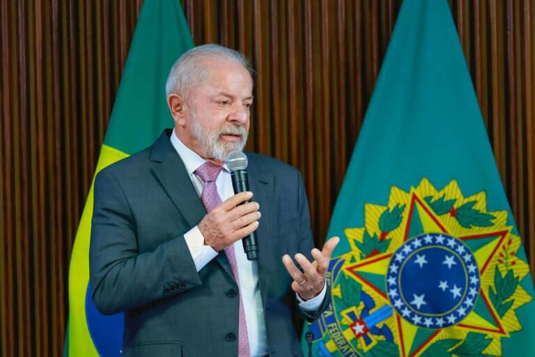 Lula Anuncia Apoio Federal a Pernambuco em Resposta às Chuvas Fortes